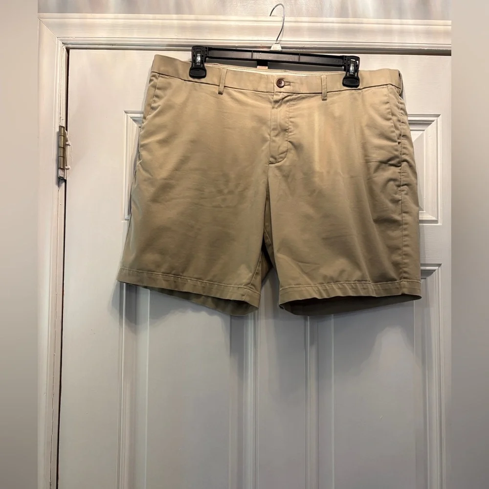 Banana Republic Men's Flat Front‎ Tan Shorts